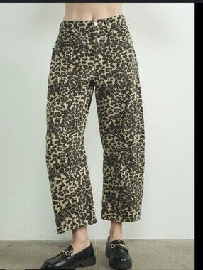 Aaron & Amber Leopard Print High-Waist barrel Denim Jeans